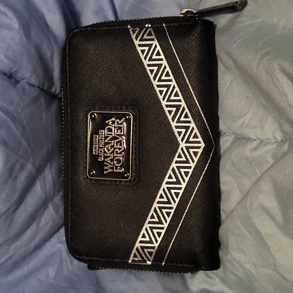 Loungefly Black Panther Wakanda Forever Wallet - Picture 3 of 4